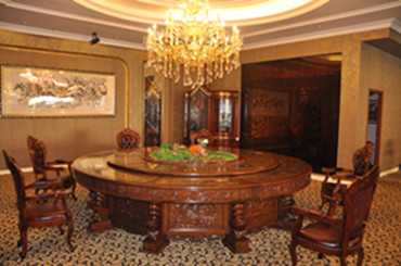 評測：皇家酒店餐桌 <a href='/Product/' class='keys' title='點擊查看關(guān)于宏生的相關(guān)信息' target='_blank'>宏生</a>電動餐桌
